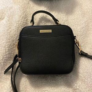 TH lunchbox crossbody